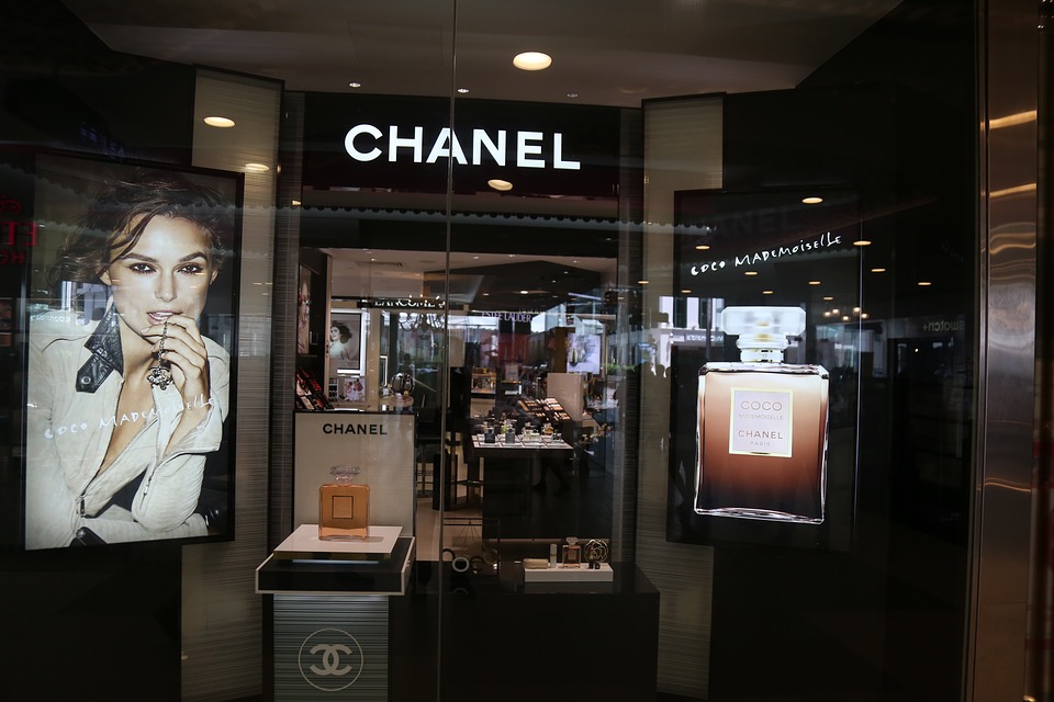 Chanel contrata linhas de crédito que somam US$ 1,1 bilhão