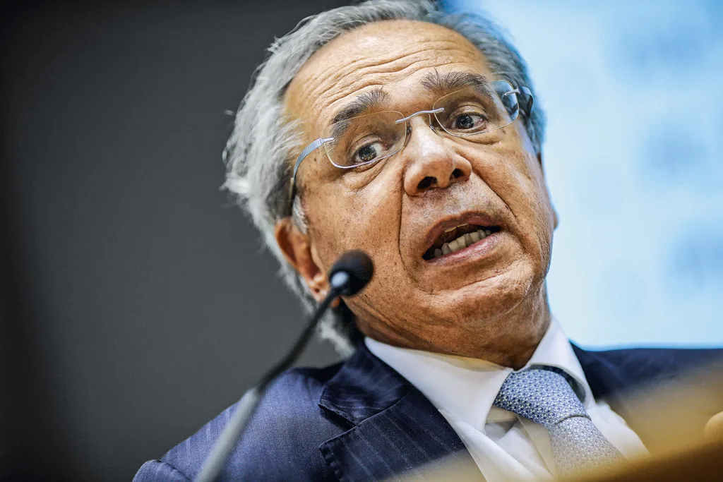 O ministro da Economia, Paulo Guedes, declarou que lucros e dividendos certamente serão tributados. 