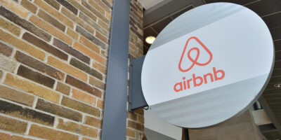 Airbnb mantém planos de IPO em 2020 mesmo com coronavírus