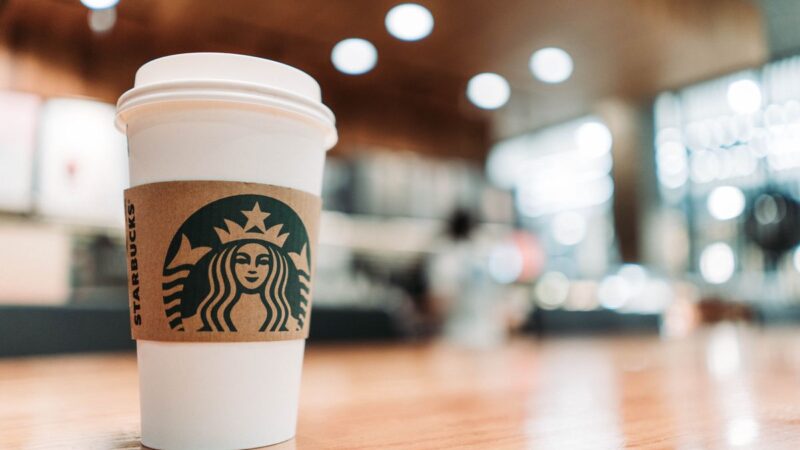 Starbucks altera modelo operacional em razão da pandemia