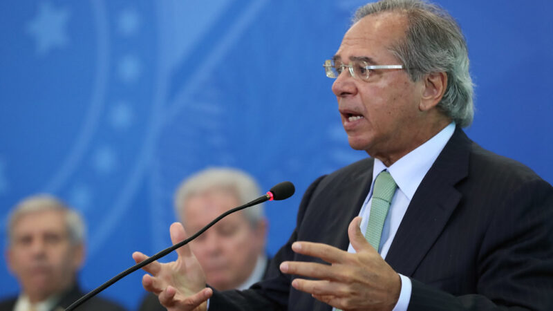 Paulo Guedes diz que pior já passou e vê retomada em ‘logotipo da Nike’