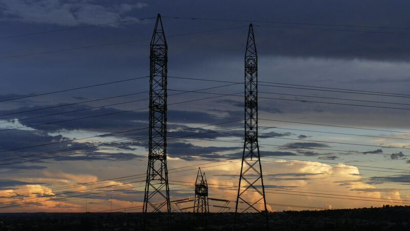 Elétricas podem perder R$ 8,7 bilhões com inadimplência, diz Aneel