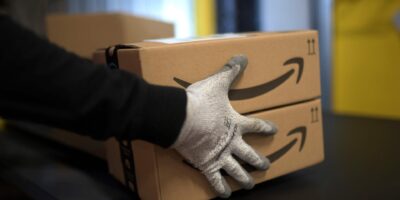 Amazon dará bônus a colaboradores da linha de frente e prestadores de serviço
