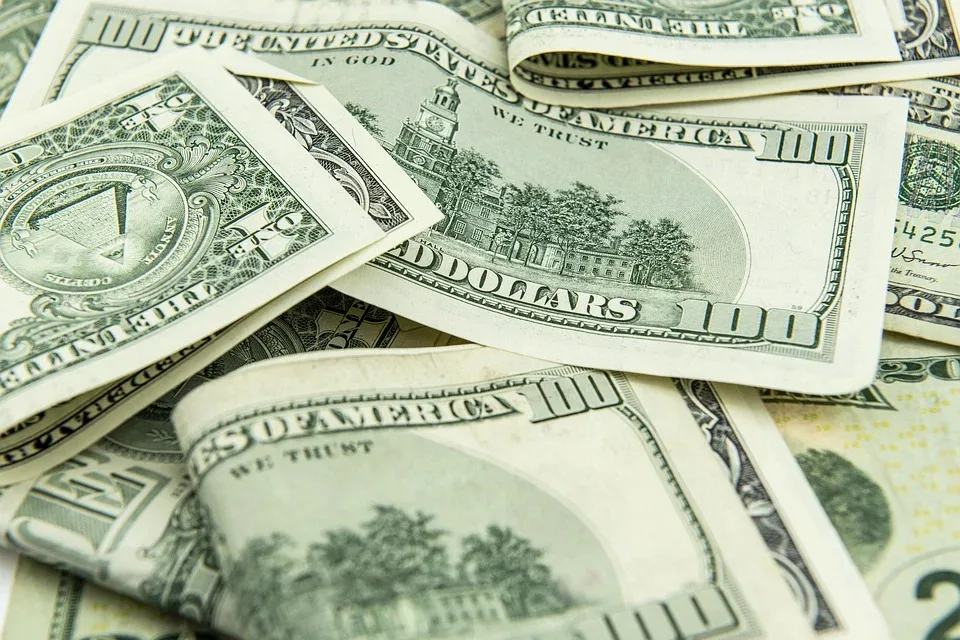 Na última sessão, terça-feira (1), o dólar encerrou o primeiro dia do mês de setembro com queda de 1,75%, negociado a R$ 5,3845.