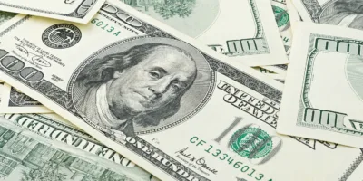 Dólar abre em alta de 0,48%, com inflação no radar