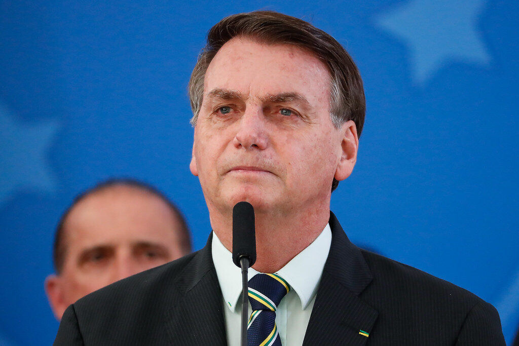Bolsonaro sanciona lei que prevê auxílio ao setor aéreo