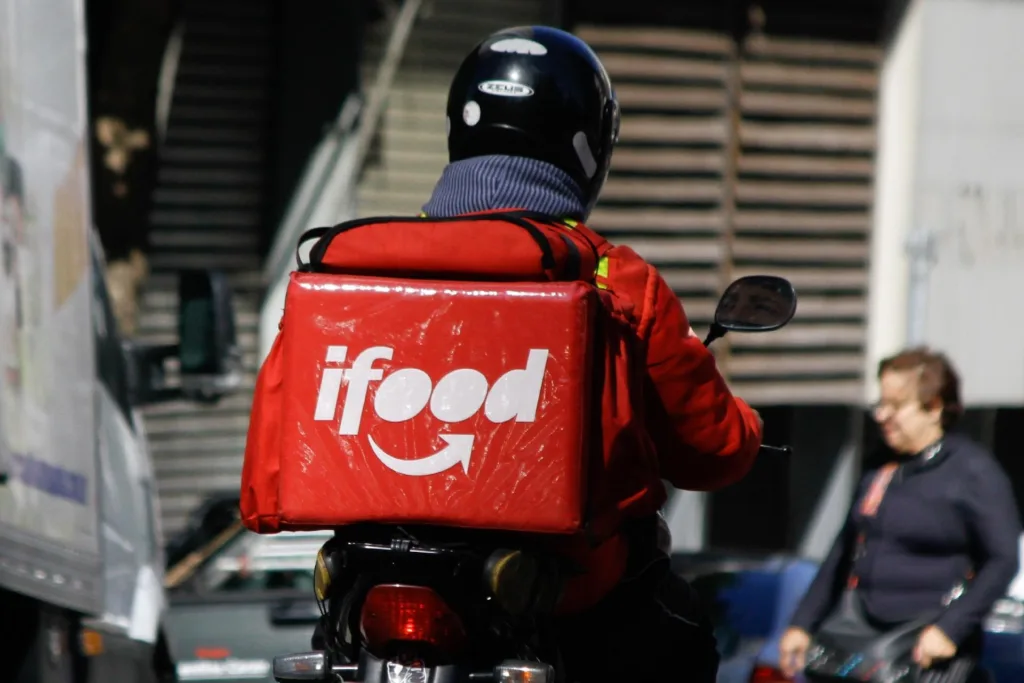 Com emenda, motoristas de aplicativo receberiam R$ 300 - Foto: Divulgação iFood
