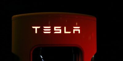 Tesla registra alta de 157% no lucro líquido do 4T20