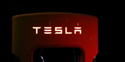 Tesla: valor de mercado da montadora ultrapassa US$ 800 bilhões