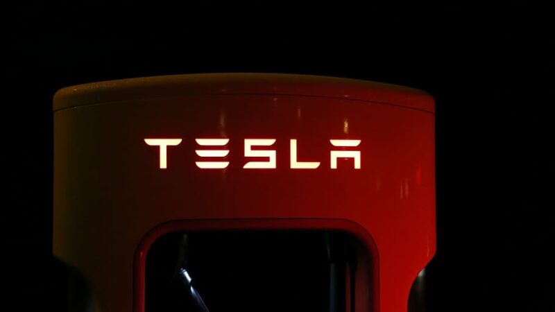 Tesla registra alta de 157% no lucro líquido do 4T20