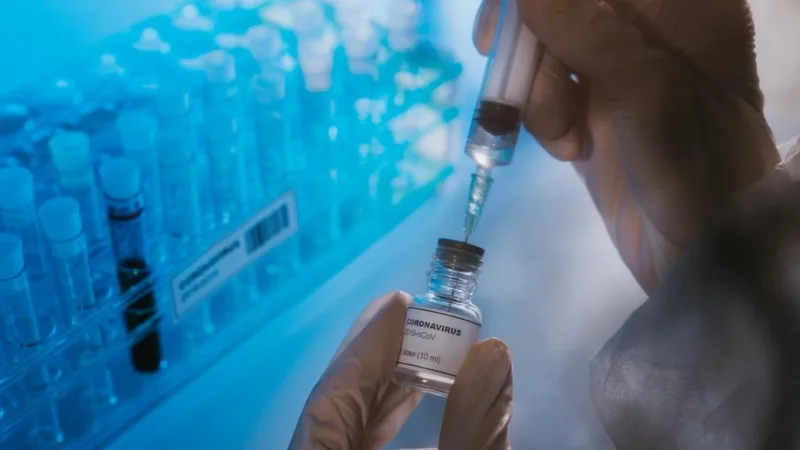 Coronavírus: vacina da Pfizer e BioNTech pode ser autorizada em outubro