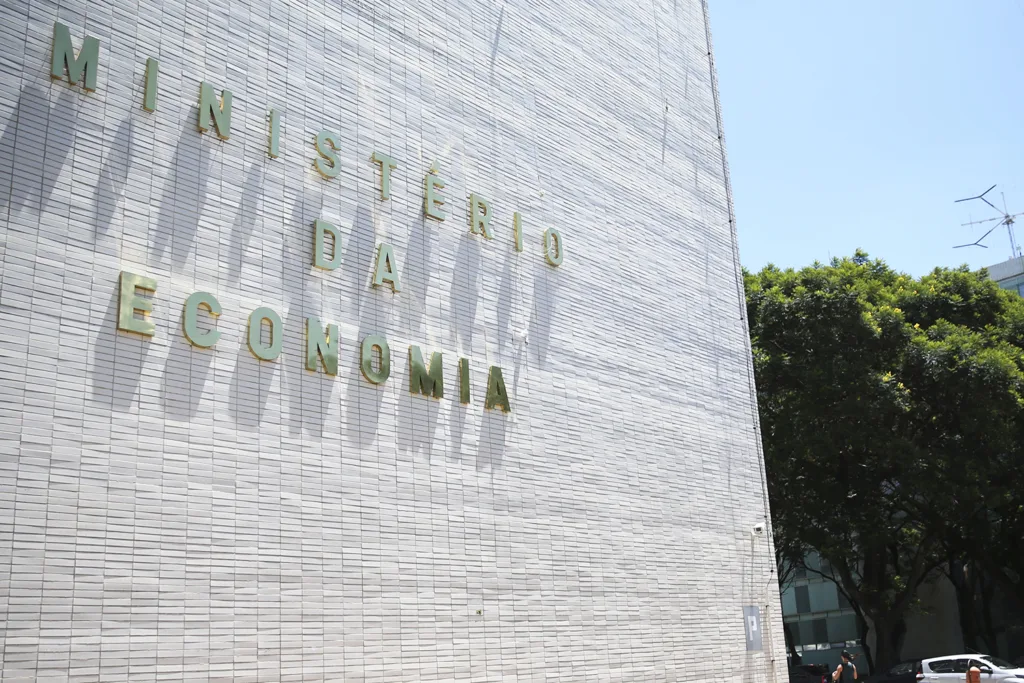 PIB: Ministério da Economia mantém projeção e prevê queda de 4,5% em 2020