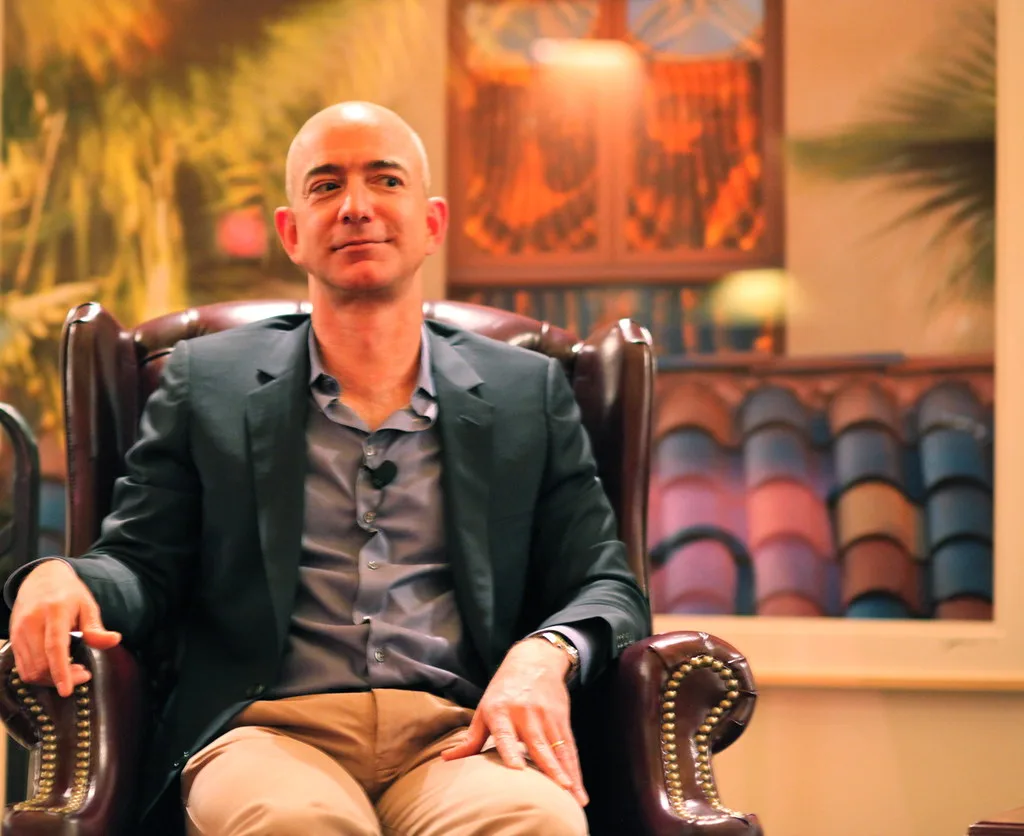Jeff Bezos supera pico pré-divórcio e registra fortuna de US$ 171,6 bi