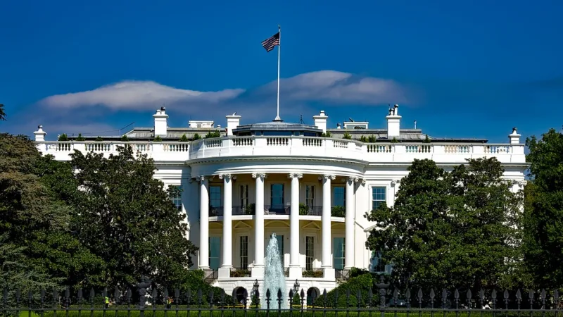 EUA planejam aprovar pacote de estímulo de até US$ 1 trilhão em agosto