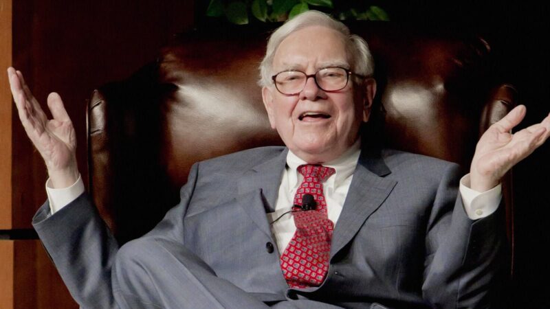 Warren Buffett vai às compras e gasta US$ 51 bi em ações