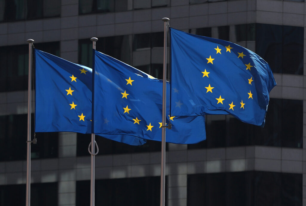 UE aprova pacote de 750 bilhões de euros em estímulos econômicos