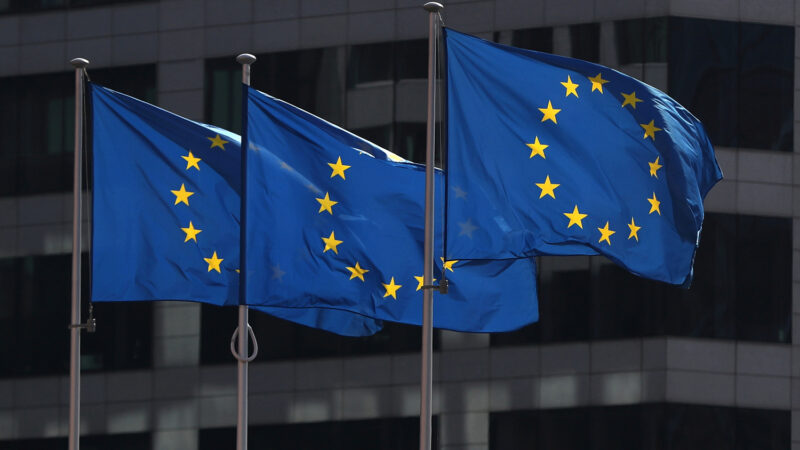 UE aprova pacote de 750 bilhões de euros em estímulos econômicos