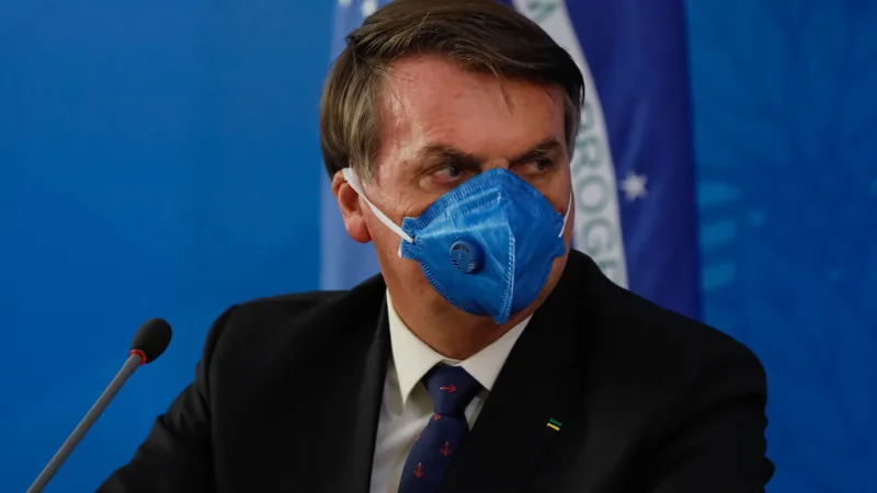 Bolsonaro diz que testou positivo para coronavírus