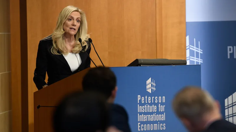 Fed: diretora defende manutenção do apoio monetário e fiscal