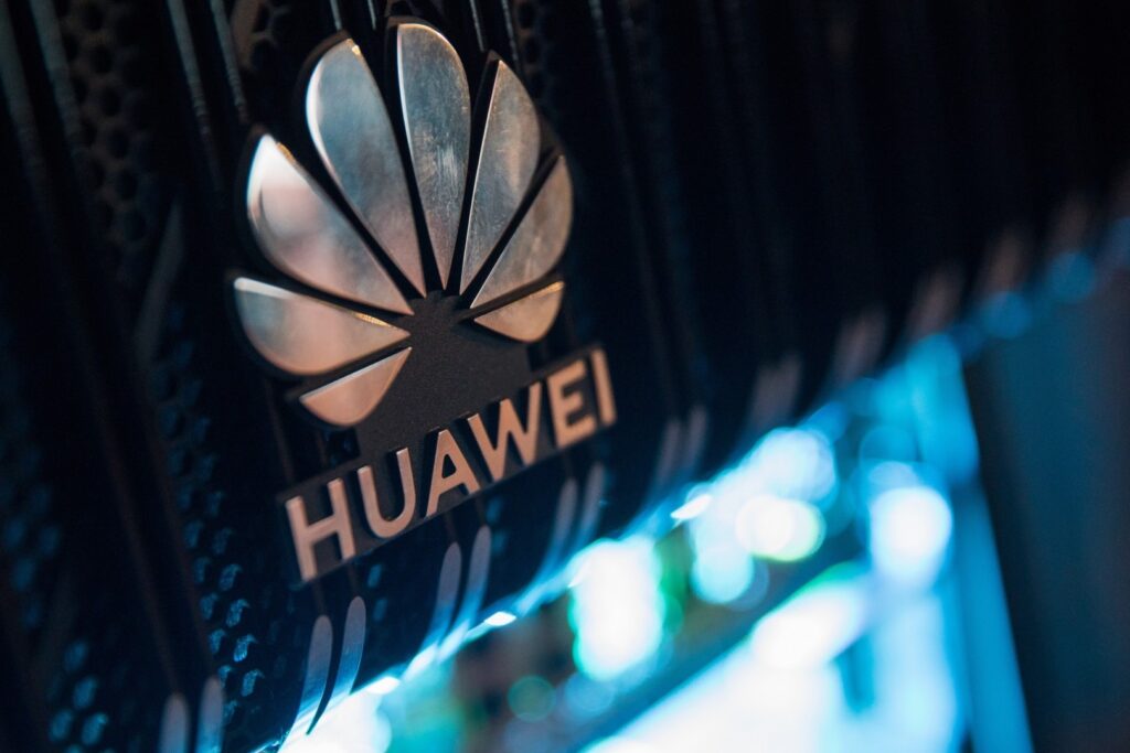 Segundo oPompeo, os EUA vão bloquear o acesso da Huaei a chips e outras tecnologias norte-americanas.