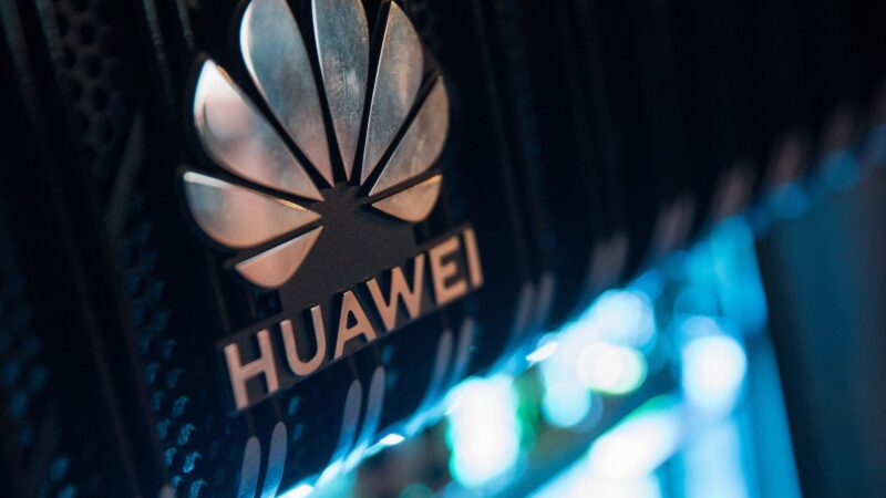 EUA proíbem empresas de contratos federais comprarem produtos da Huawei