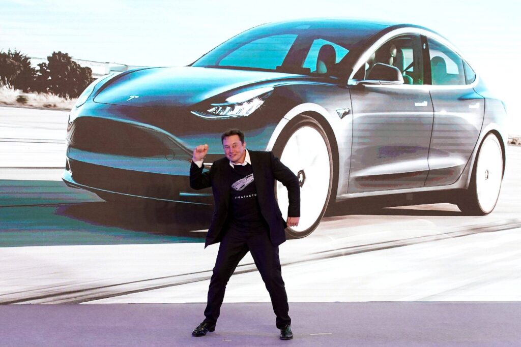 Tesla se torna a montadora mais valiosa do mundo, ultrapassando a Toyota