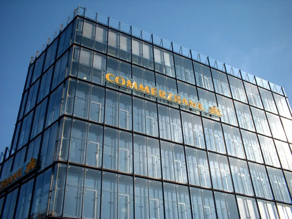 CEO e presidente da Commerzbank cedem à pressão e renunciam
