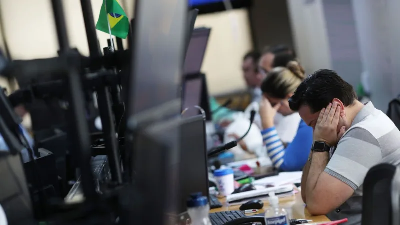 Confira 5 ações que mais desvalorizaram no mês de julho