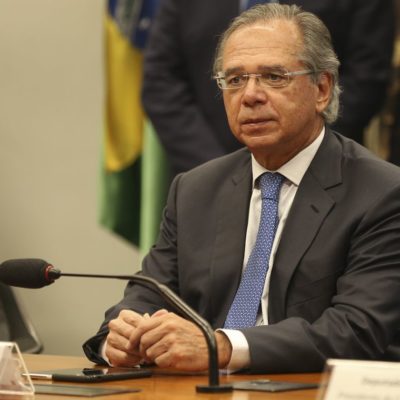 O ministro da Economia, Paulo Guedes projetou que o Brasil deve perder 300 mil vagas formais de trabalho no ano.