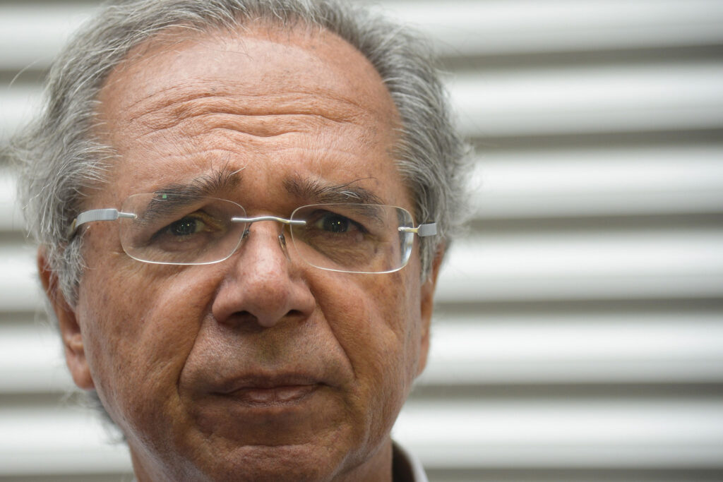 Paulo Guedes é investigado por suspeita de envolvimento em fraudes em fundos de pensão