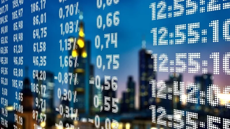 Ibovespa sobe 1,29% com queda na Selic e falas de Maia e Guedes