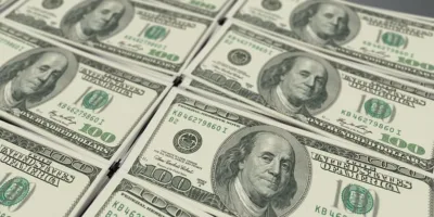 Dólar cai 0,59% para R$ 5,57 mesmo com noticiário internacional negativo