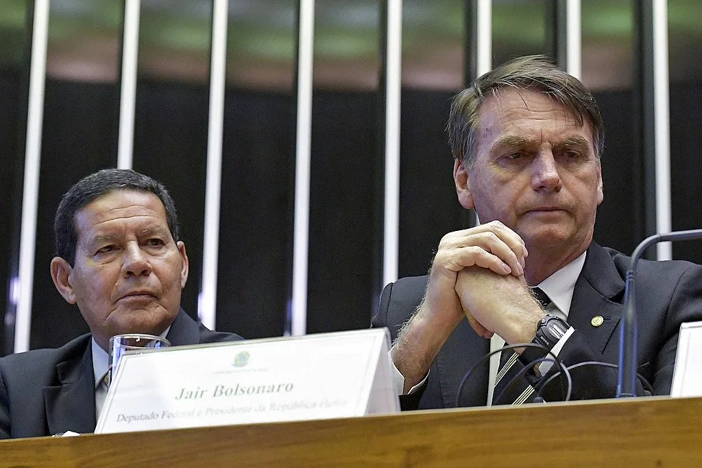 Bolsonaro silencia sobre vitória de Biden