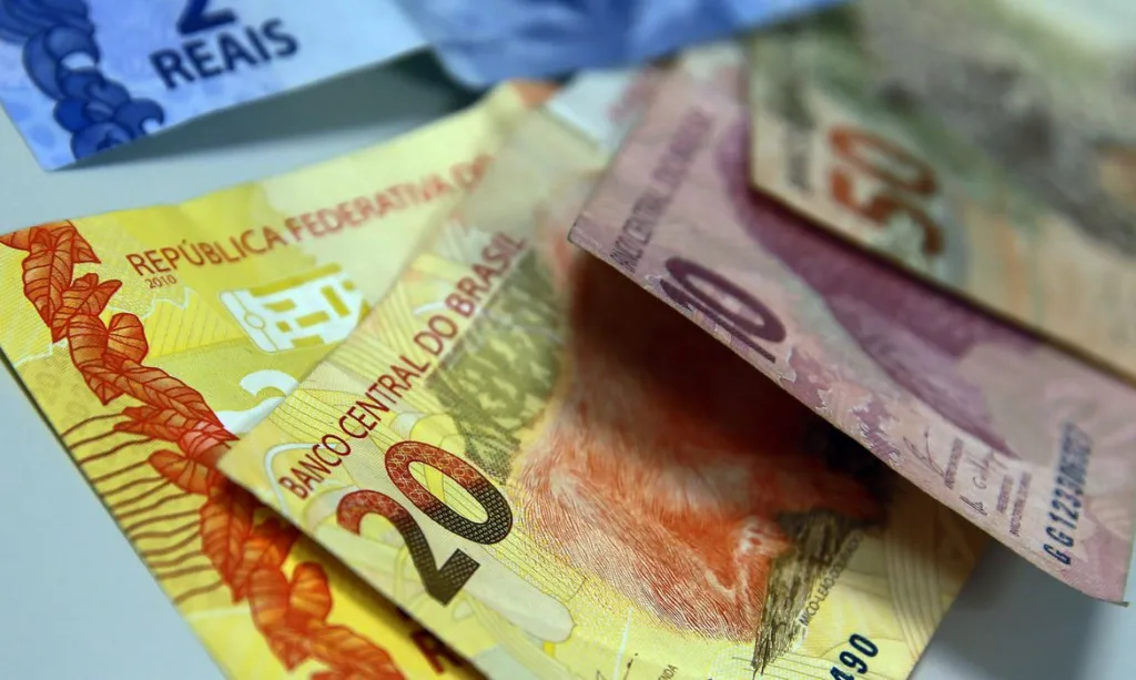 A dívida líquida do setor público consolidado atingiu 60% do Produto Interno Bruto (PIB) pela primeira vez desde 2002.