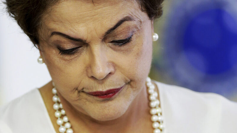 Teto de gastos é atentado e bloqueia o Brasil, diz Dilma Rousseff