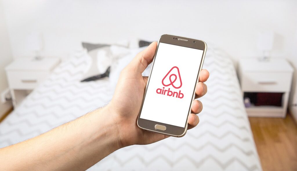 Airbnb aposta em modelos que favoreçam hospedagem foram de grandes centros e em demanda impactada pelo trabalho flexível