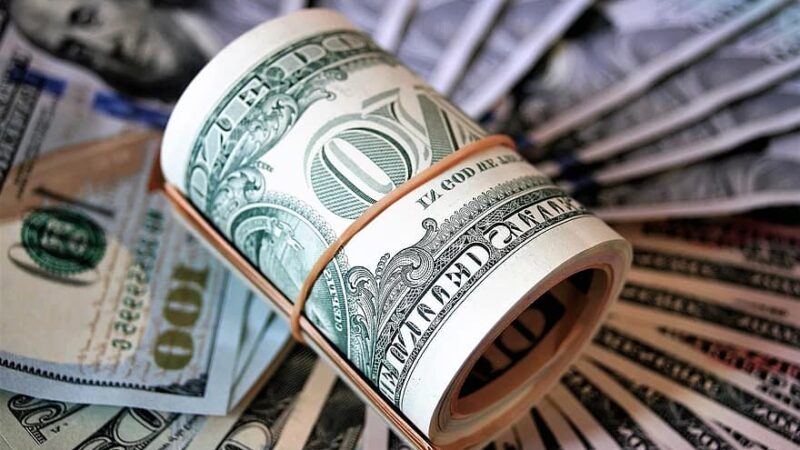 Dólar encerra em alta de 1,262%, cotado em R$ 5,4959