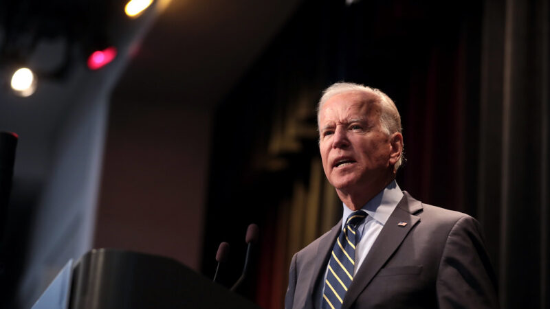 Joe Biden diz que se eleito “fechará os EUA” para conter covid-19