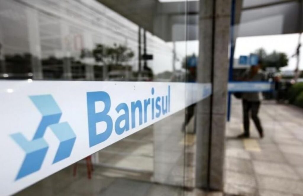 O Banrisul (BRSR6) informou, na última quinta, que a Fidelity Investiments (FMR LLC) reduziu sua participação acionária no banco.