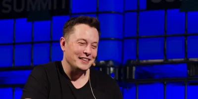 Elon Musk, fundador da Tesla, ultrapassa fortuna de US$ 100 bi