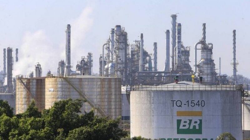 Petrobras (PETR4) reitera compromisso em arrendamento de terminal de regaseificação