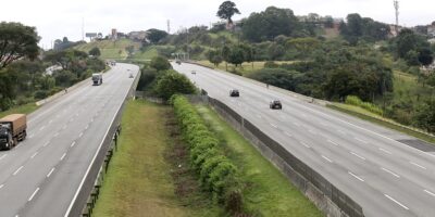 Fluxo de veículos em rodovias brasileiras deve se regularizar em 2024, diz Fitch