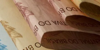Governo propõe salário mínimo de R$ 1.067 para 2021