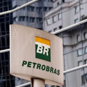 Castello Branco disse que não há disposição do governo, do congresso, em privatizar a Petrobras. Então a minha missão é transformá-la numa empresa de excelência".