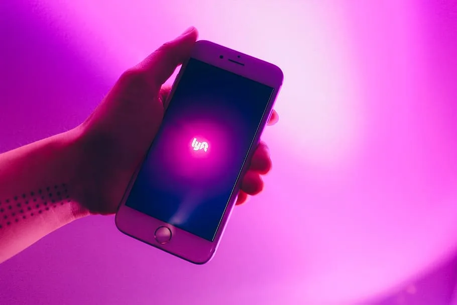 Lyft suspende operações