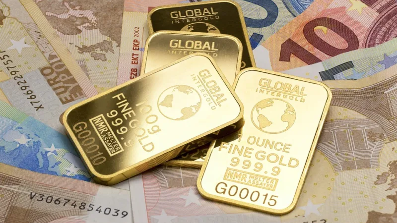 Ouro supera máxima histórica de US$ 2 mil com busca por segurança