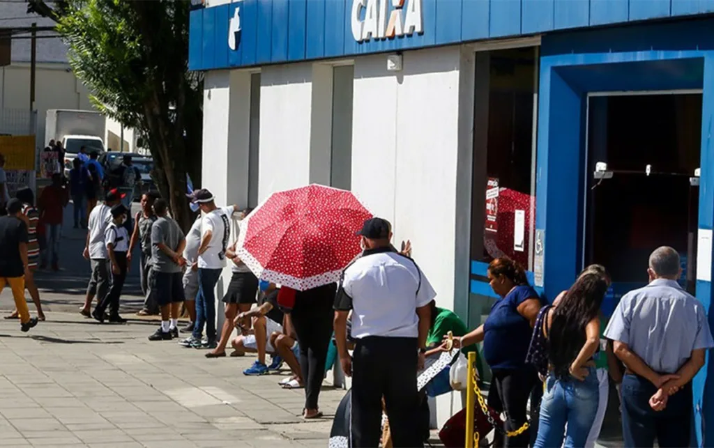 De acordo com o IBGE, o coronavoucher pode ter contribuído para a recuperação da indústria brasileira.