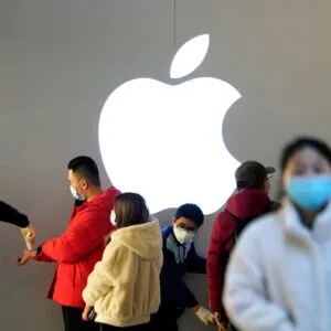 Procon-SP notifica Apple por falha em celulares resistentes à água