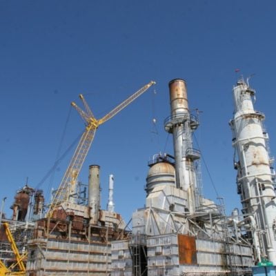 Disputa por refinarias da Petrobras (PETR4) está acirrada, diz jornal