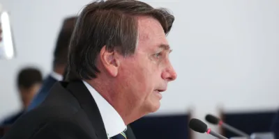 Bolsonaro vai determinar reversão da bandeira de escassez hídrica, que aumentou conta de luz